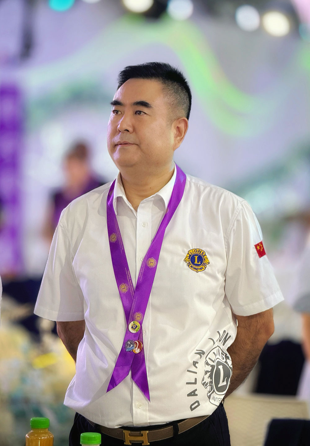 2024年8月8日，來自全國各地獅子會（代表處）會長（主任）獅友及特邀嘉賓歡聚一堂，共賀中獅聯營口地區獅子會換屆盛典 
