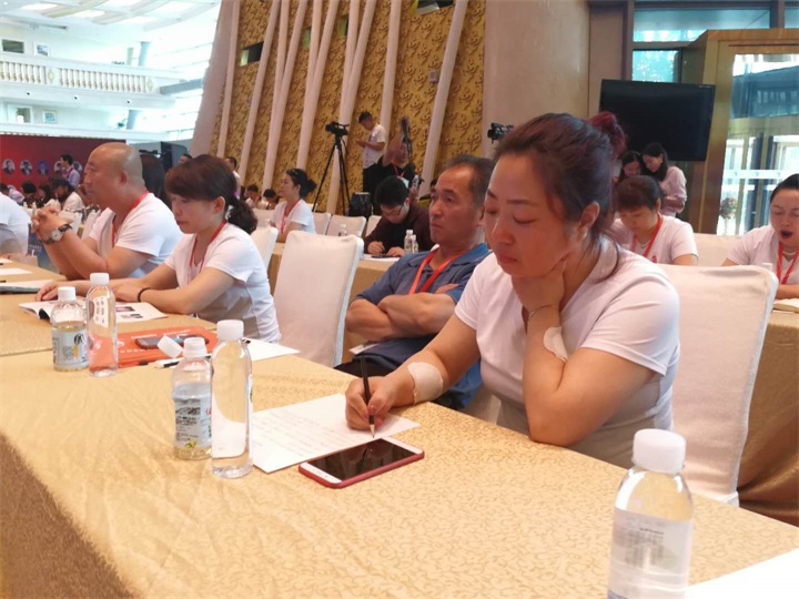 百年董氏走進“天下第一村”華西村——《第四屆中國民營經濟華西論壇暨優秀民營企業家風采展播》 