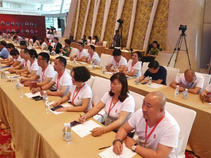 百年董氏走進“天下第一村”華西村——《第四屆中國民營經濟華西論壇暨優秀民營企業家風采展播》 