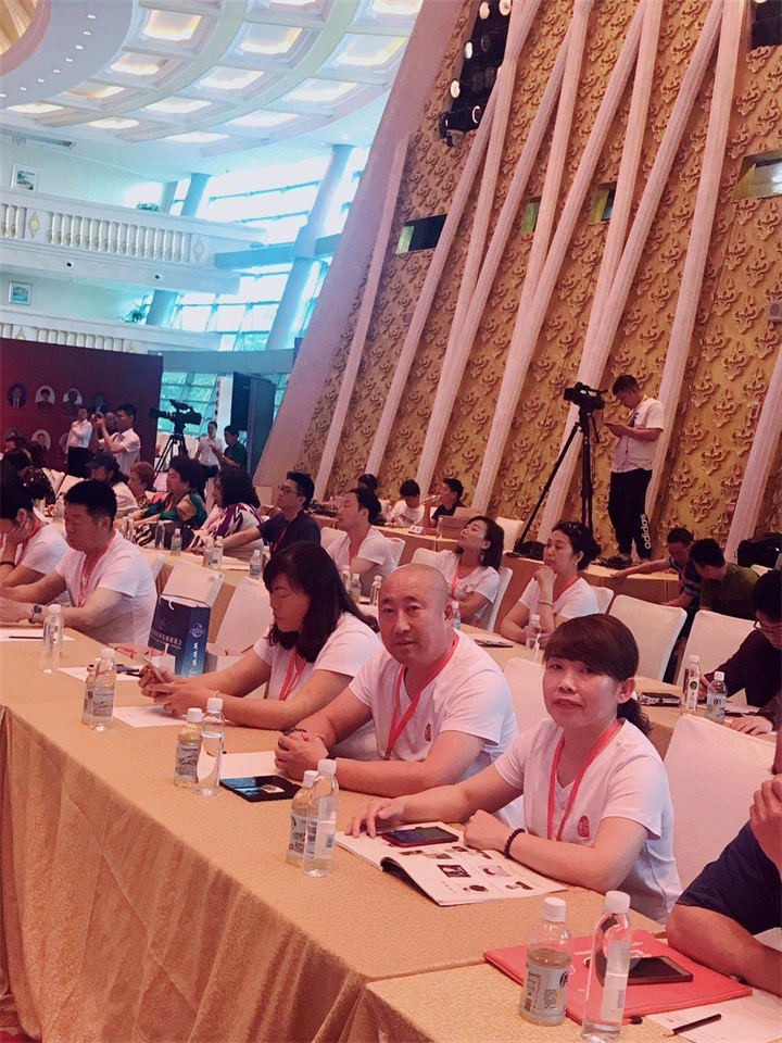 百年董氏走進“天下第一村”華西村——《第四屆中國民營經濟華西論壇暨優秀民營企業家風采展播》 