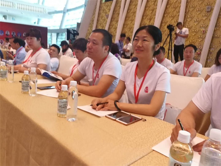 百年董氏走進“天下第一村”華西村——《第四屆中國民營經濟華西論壇暨優秀民營企業家風采展播》 