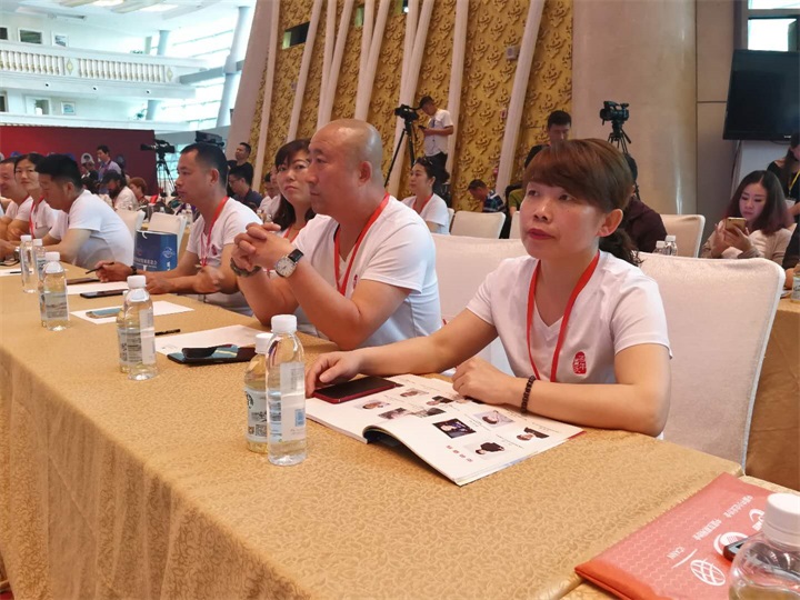 百年董氏走進“天下第一村”華西村——《第四屆中國民營經濟華西論壇暨優秀民營企業家風采展播》 