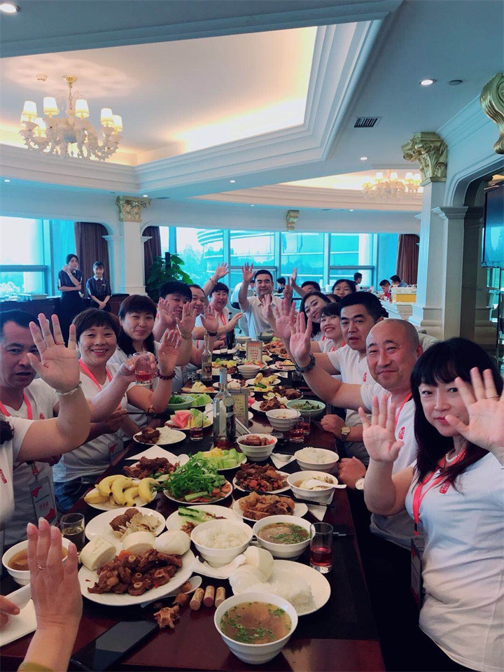 百年董氏走進“天下第一村”華西村——《第四屆中國民營經濟華西論壇暨優秀民營企業家風采展播》 