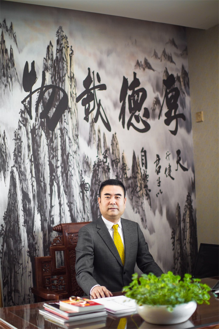 恭喜百年董氏公司董事長董增軍先生受邀參加《第四屆中國民營經濟華西論壇暨優秀民營企業家風采展播》，并以特邀嘉賓身份出席本次會議 