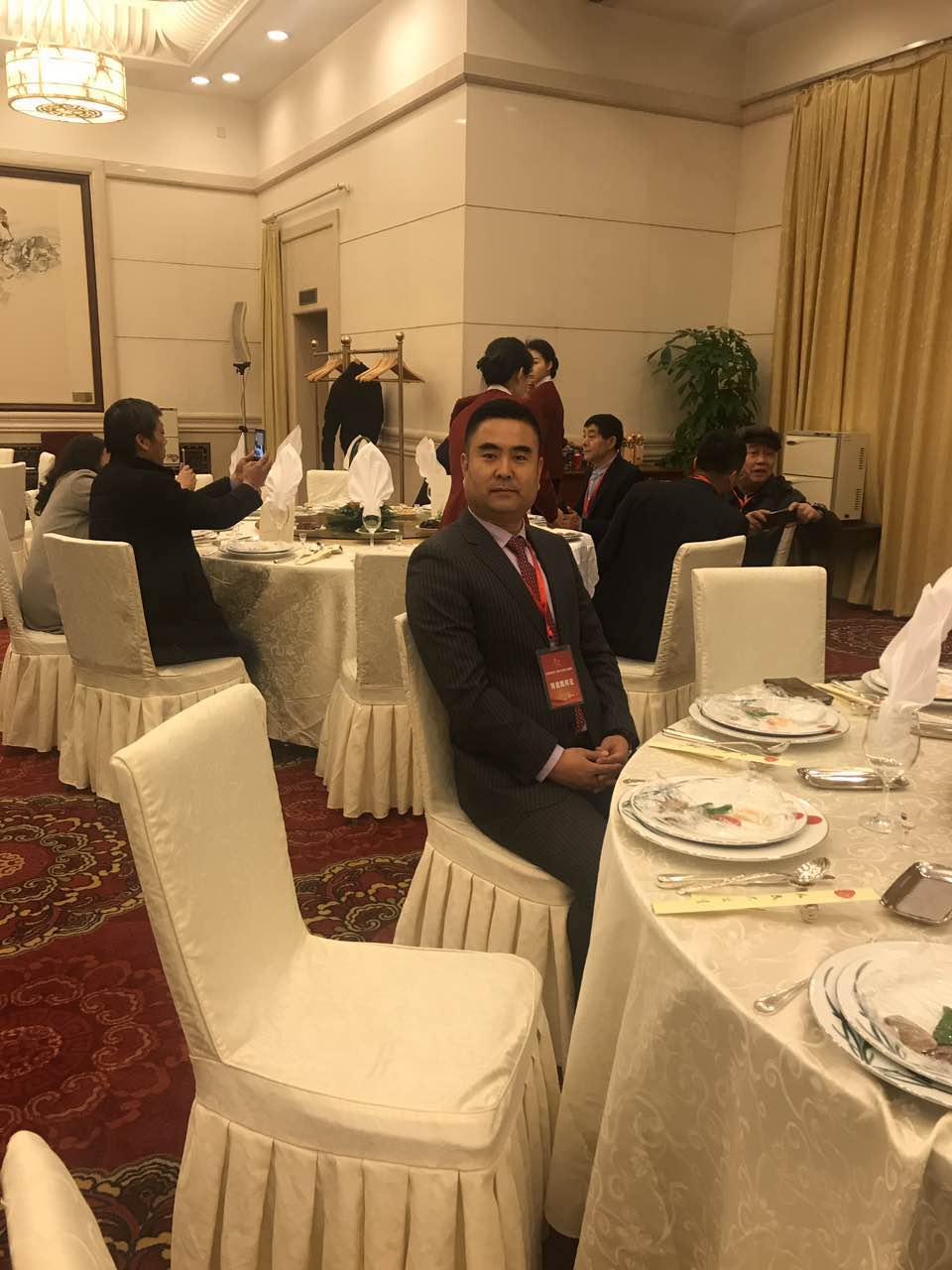 恭喜百年董氏公司董事長(zhǎng)董增軍先生受邀參加在北京隆重召開的”領(lǐng)航時(shí)代-紀(jì)念改革開放40周年行業(yè)領(lǐng)軍人物盛典暨信用與品牌建設(shè)成就巡禮” 