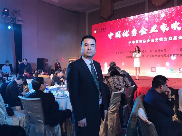百年董氏公司董事長董增軍先生到達北京參加中國企業(yè)家領袖年會 
