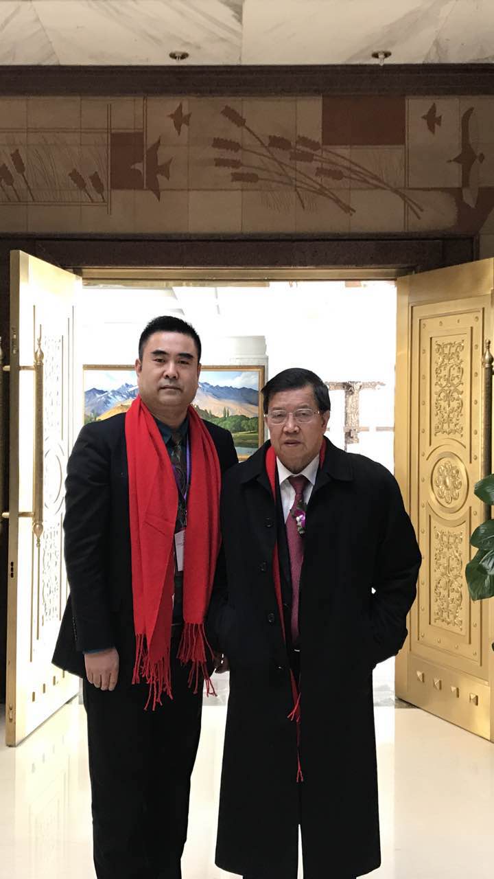 百年董氏公司董事長董增軍先生受國家相關部門的邀請參加“第七屆全國服務業公眾滿意度專項調研新聞發布領袖年會暨中國商界企業家俱樂部理事2018春節賀歲電視大拜年”活動 
